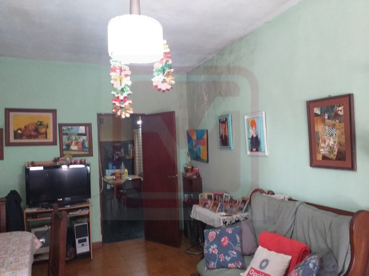 Dos casas de tres ambientes. German Abdala 3263. Isidro Casanova.