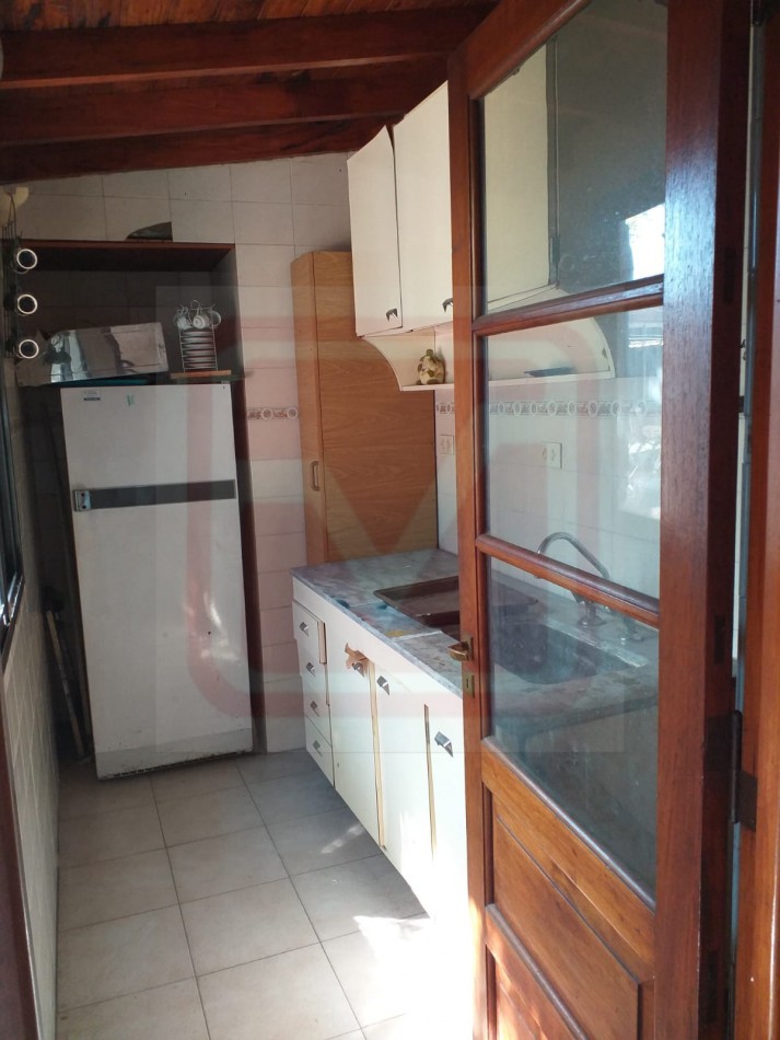 Dos casas de tres ambientes. German Abdala 3263. Isidro Casanova.