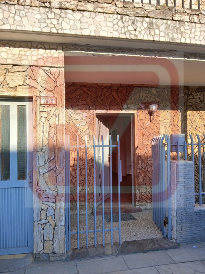 Vivienda multifamiliar en dos plantas. Caupolican 5542. Isidro Casanova. 