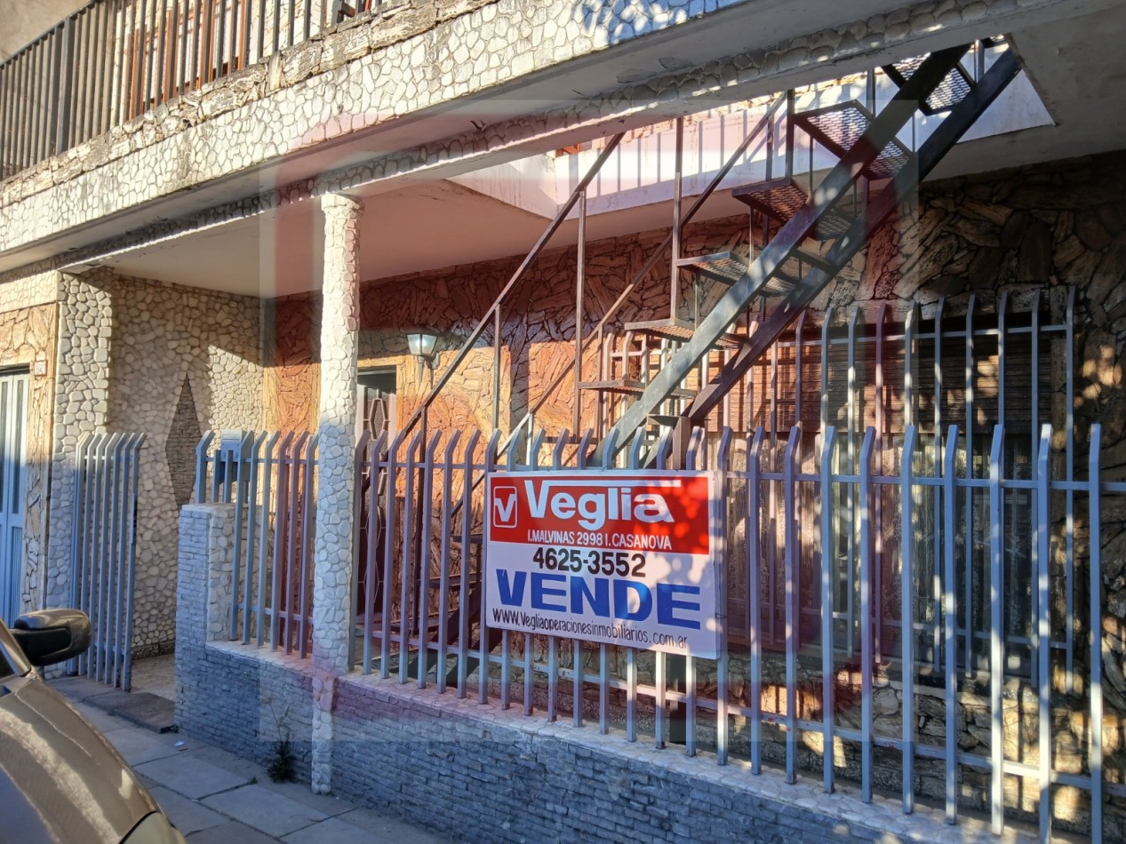 Vivienda multifamiliar en dos plantas. Caupolican 5542. Isidro Casanova. 