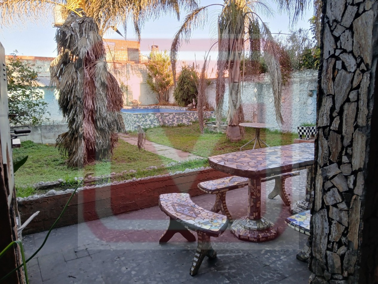 Vivienda multifamiliar en dos plantas. Caupolican 5542. Isidro Casanova. 