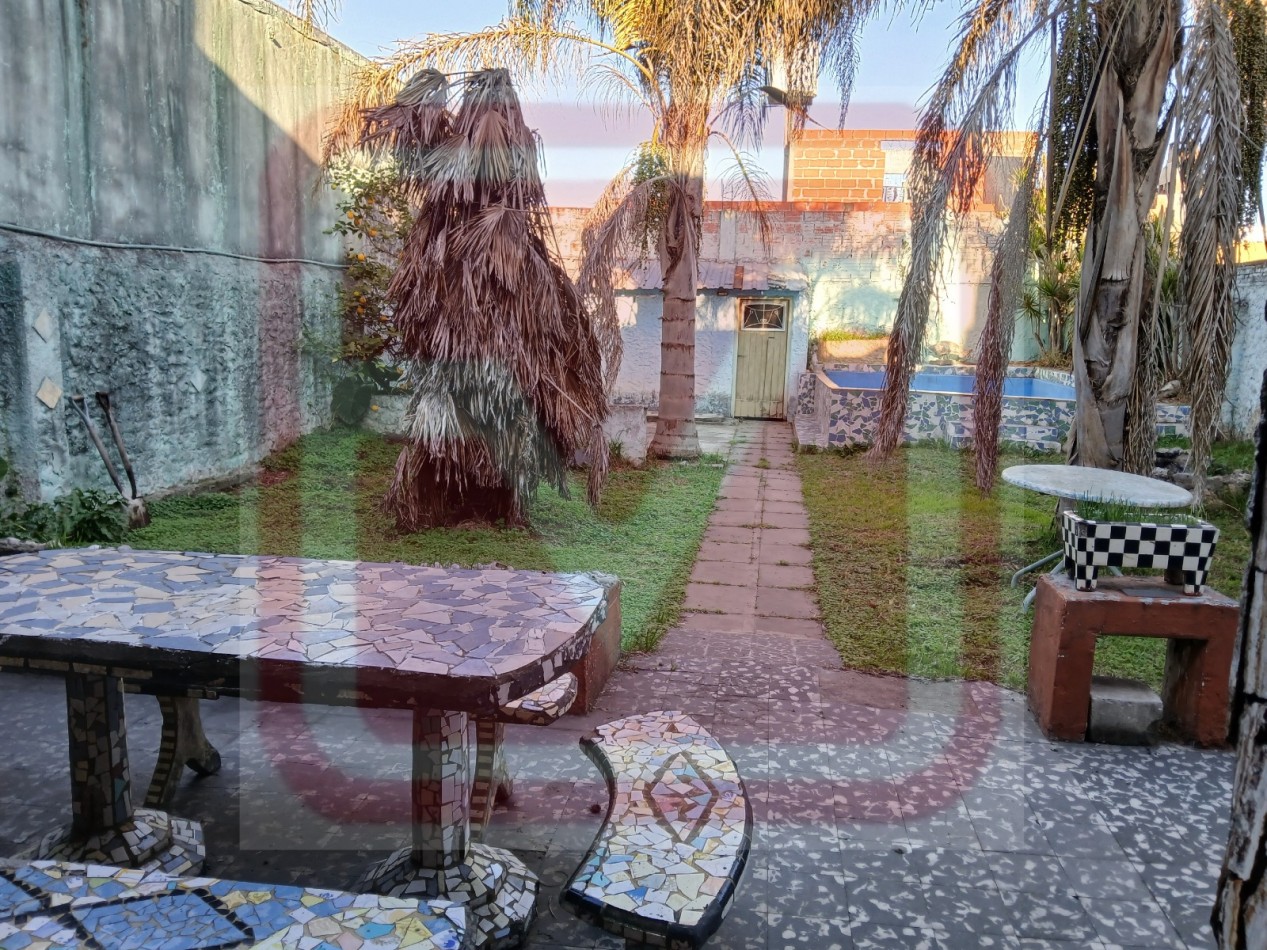 Vivienda multifamiliar en dos plantas. Caupolican 5542. Isidro Casanova. 
