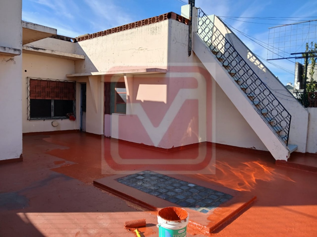 Departamento y local. Asuncion 5777. Isidro Casanova. 