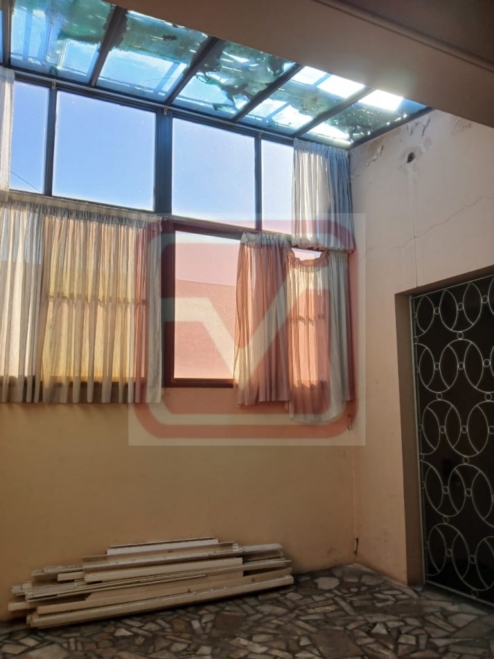 Departamento y local. Asuncion 5777. Isidro Casanova. 