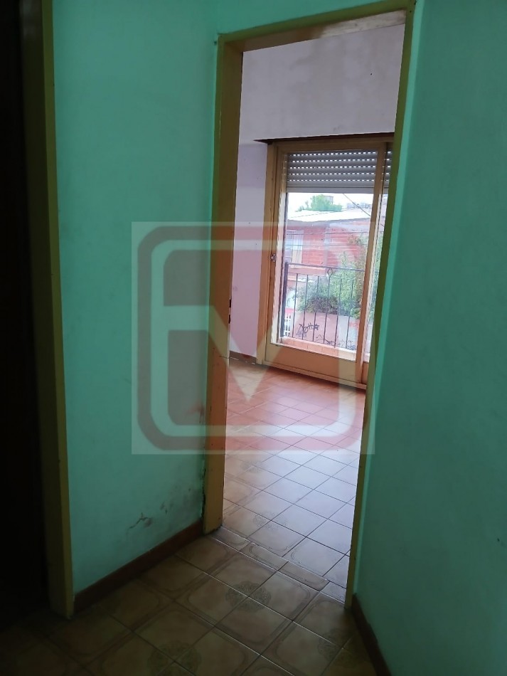 Depto de cuatro ambientes. Roma 2793. Isidro Casanova.