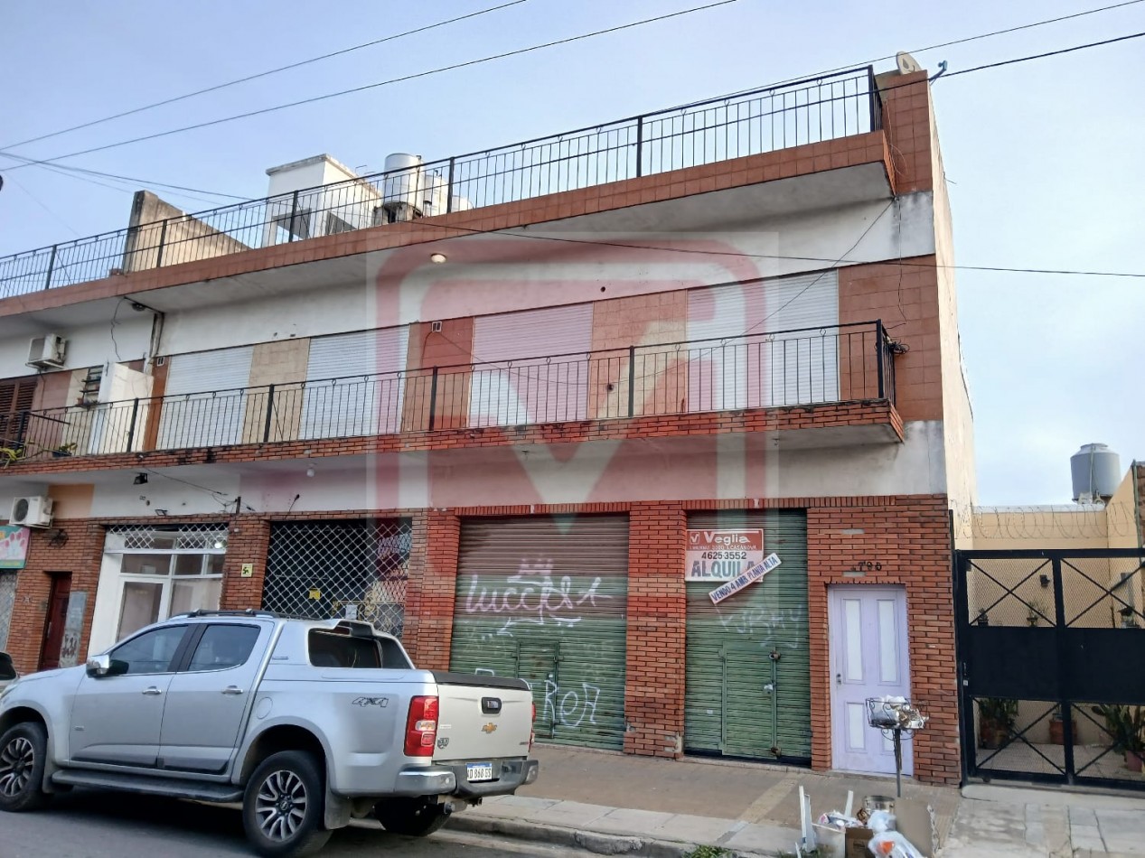 Depto de cuatro ambientes. Roma 2793. Isidro Casanova.