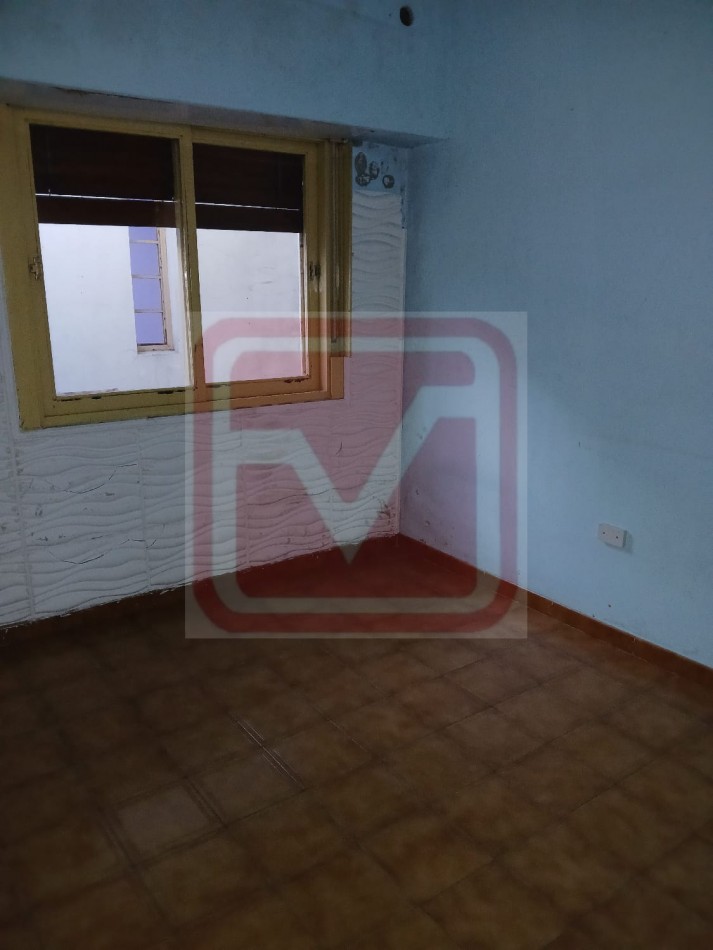 Depto de cuatro ambientes. Roma 2793. Isidro Casanova.