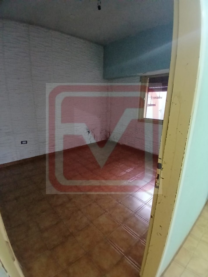 Depto de cuatro ambientes. Roma 2793. Isidro Casanova.