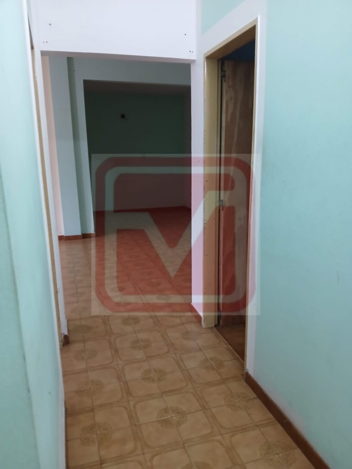 Depto de cuatro ambientes. Roma 2793. Isidro Casanova.