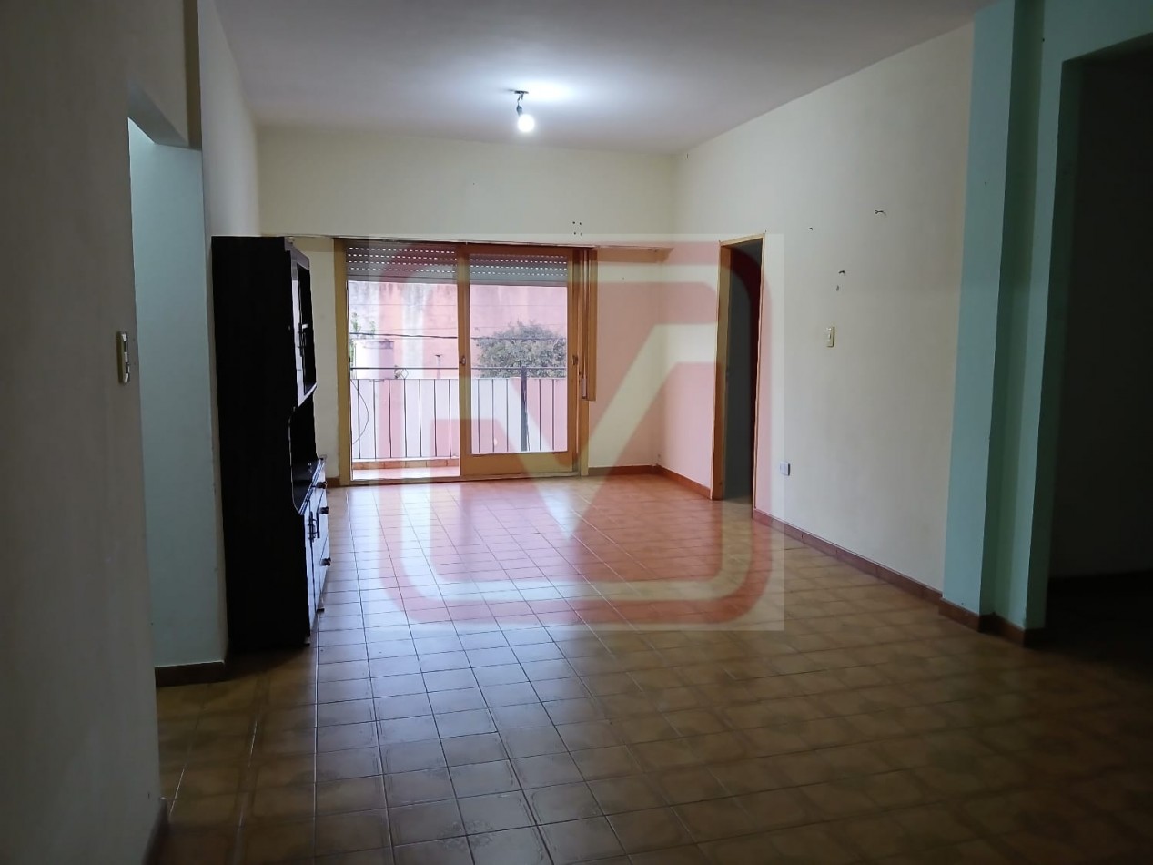 Depto de cuatro ambientes. Roma 2793. Isidro Casanova.