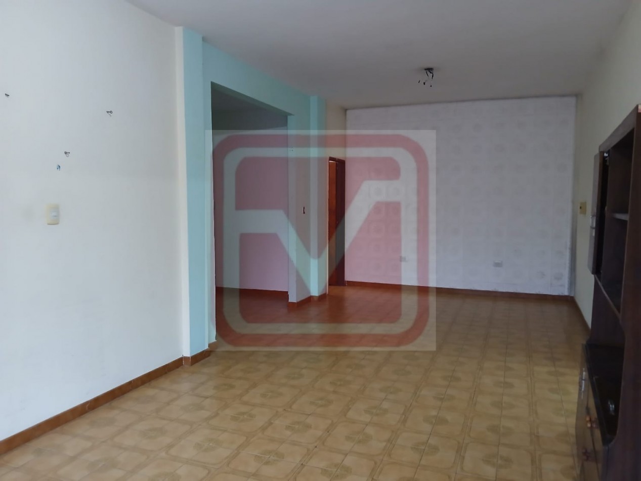 Depto de cuatro ambientes. Roma 2793. Isidro Casanova.