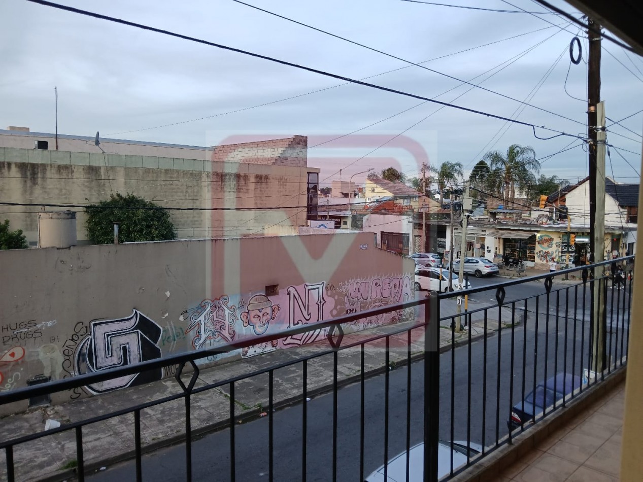 Depto de cuatro ambientes. Roma 2793. Isidro Casanova.