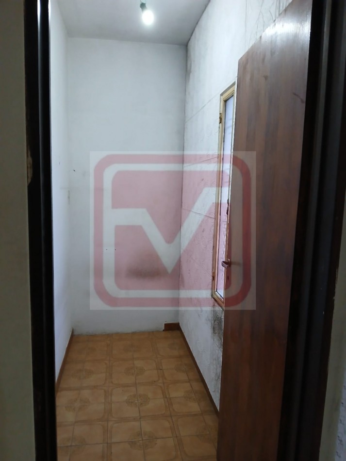 Depto de cuatro ambientes. Roma 2793. Isidro Casanova.