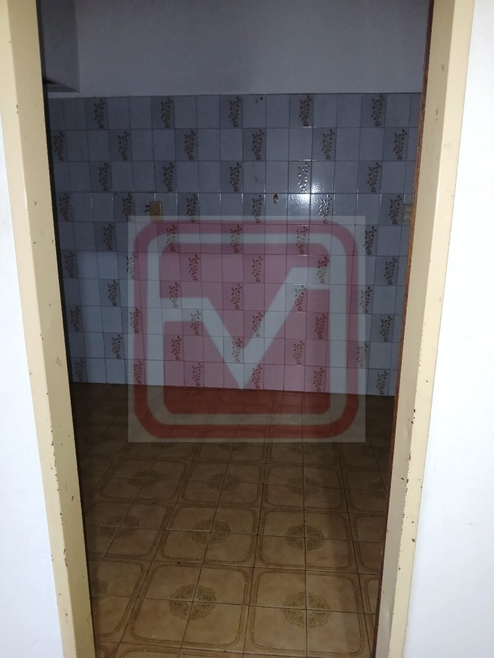 Depto de cuatro ambientes. Roma 2793. Isidro Casanova.