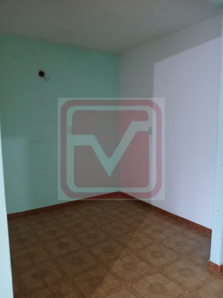 Depto de cuatro ambientes. Roma 2793. Isidro Casanova.