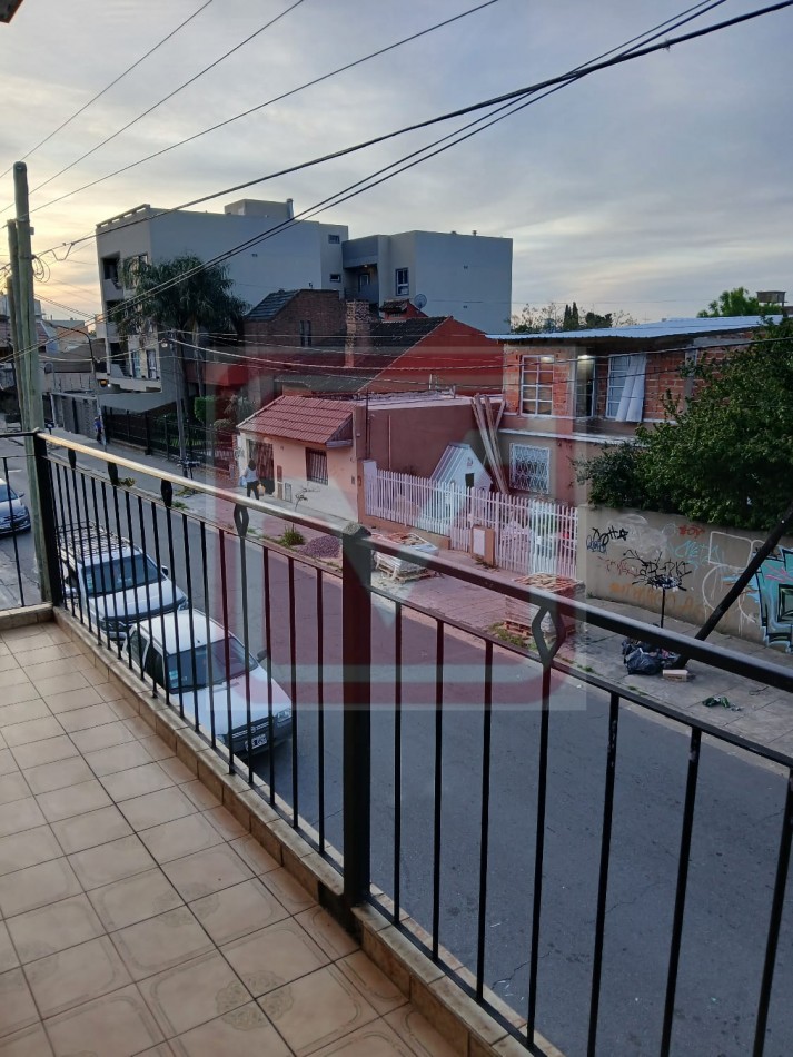 Depto de cuatro ambientes. Roma 2793. Isidro Casanova.