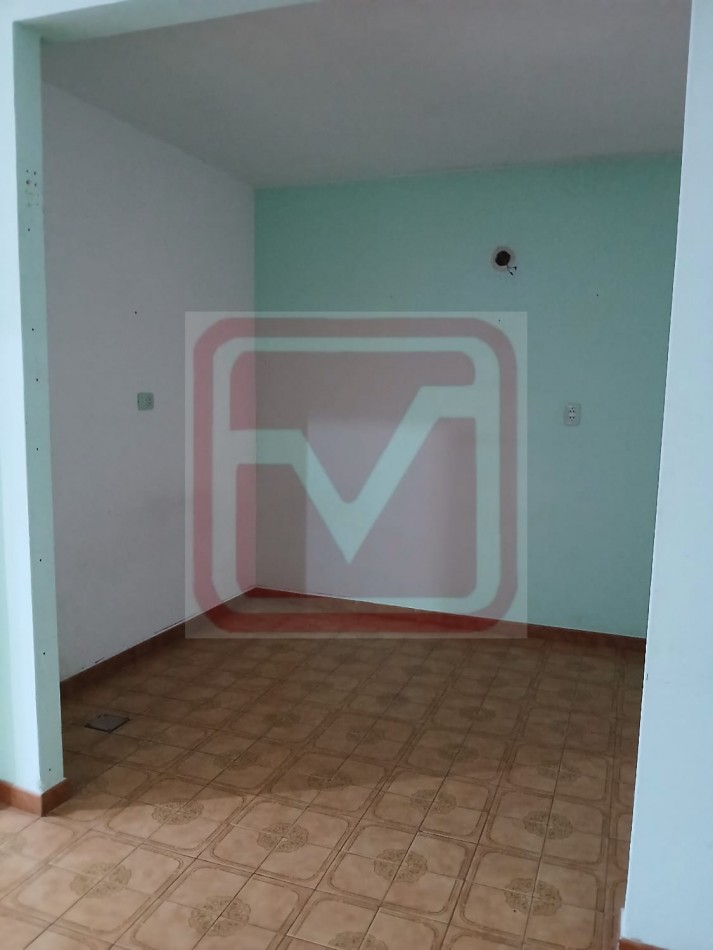 Depto de cuatro ambientes. Roma 2793. Isidro Casanova.