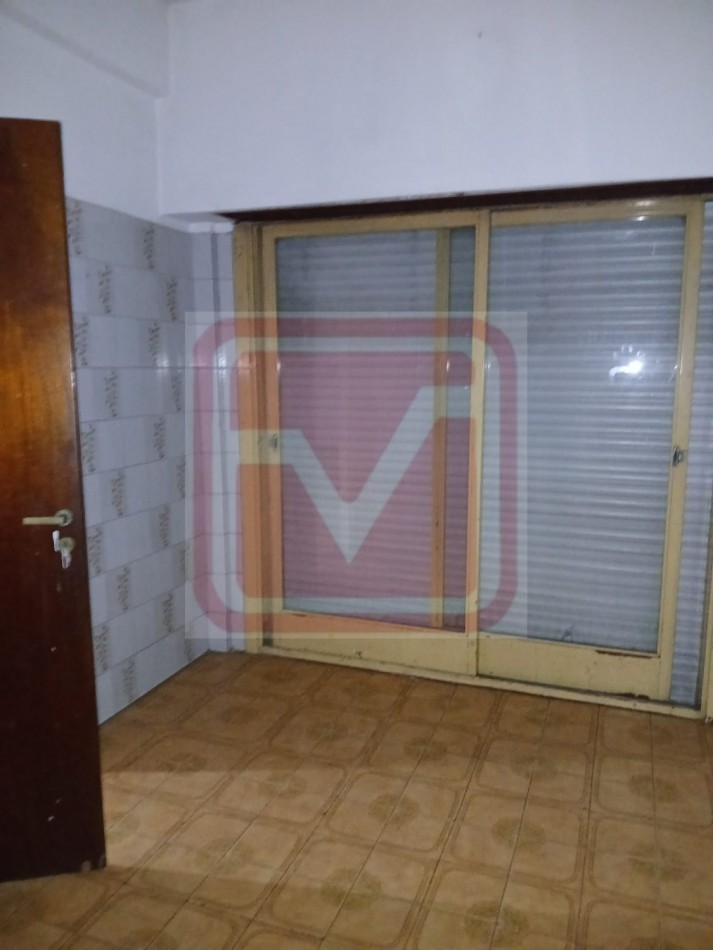 Depto de cuatro ambientes. Roma 2793. Isidro Casanova.