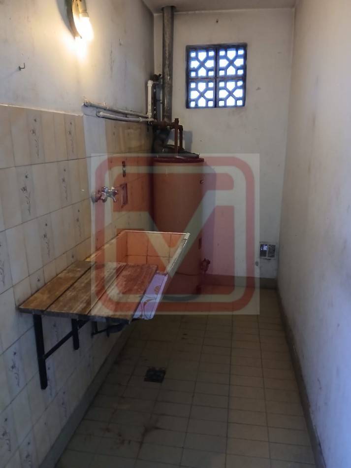 Depto de cuatro ambientes. Roma 2793. Isidro Casanova.