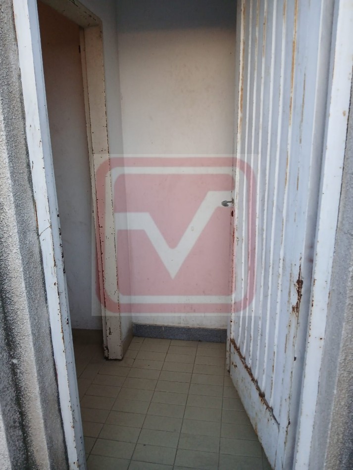 Depto de cuatro ambientes. Roma 2793. Isidro Casanova.