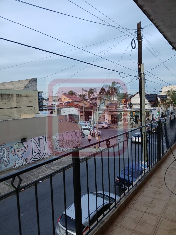 Depto de cuatro ambientes. Roma 2793. Isidro Casanova.