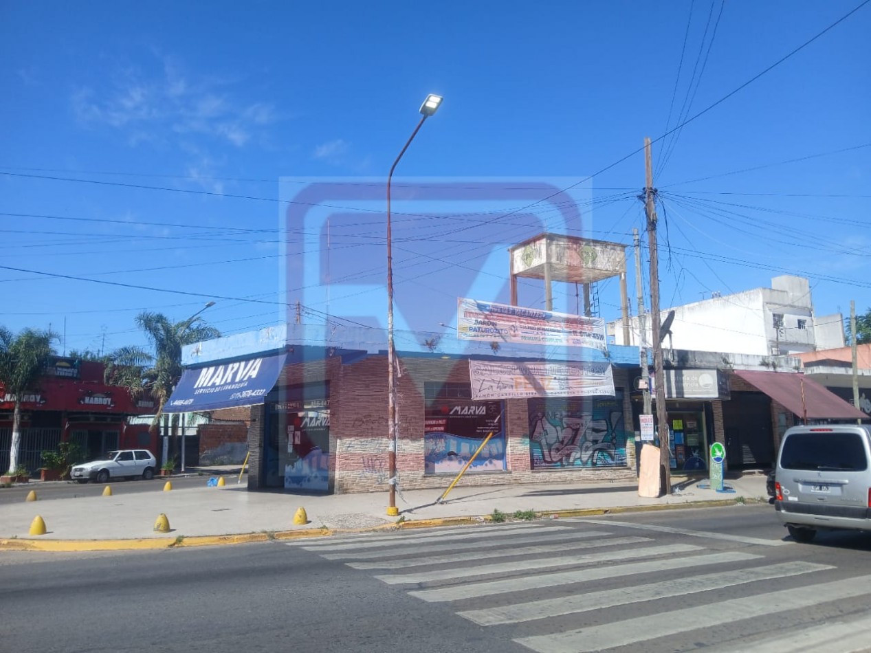 Locales. Av. Cristiania y Republica de Portugal. Isidro Casanova. 