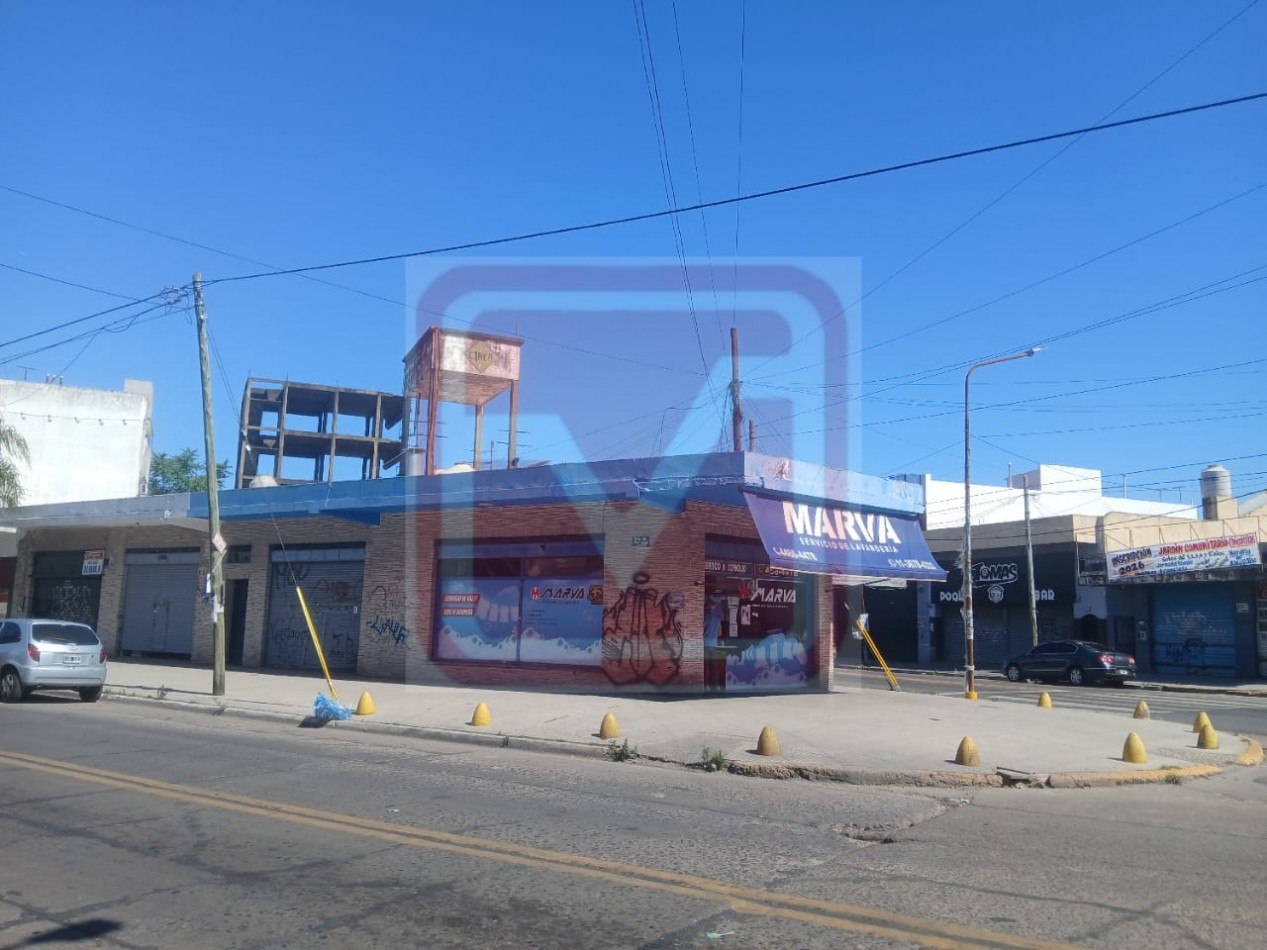 Locales. Av. Cristiania y Republica de Portugal. Isidro Casanova. 