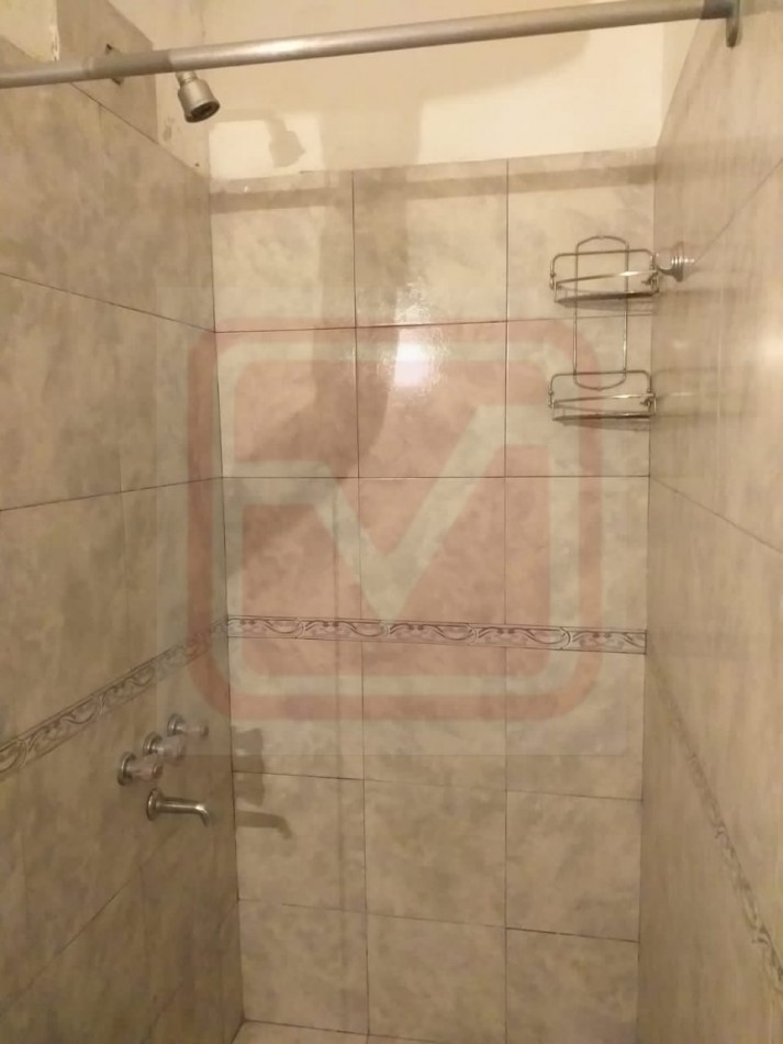 Local. Oficia, consultorios. Madrid 3211. Isidro Casanova. 