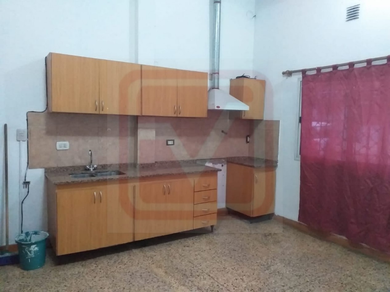 Local. Oficia, consultorios. Madrid 3211. Isidro Casanova. 