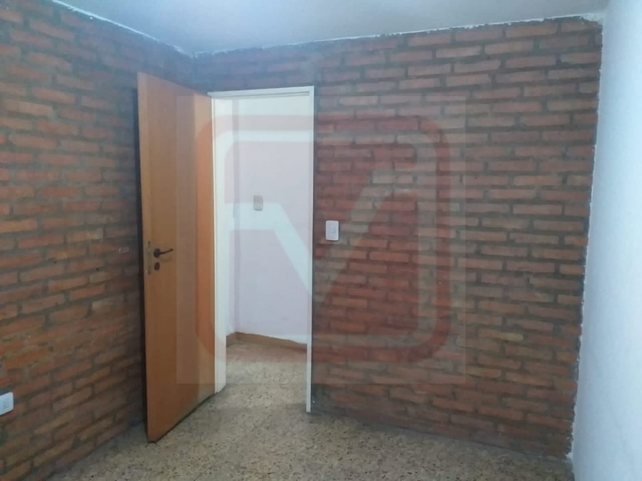 Local. Oficia, consultorios. Madrid 3211. Isidro Casanova. 