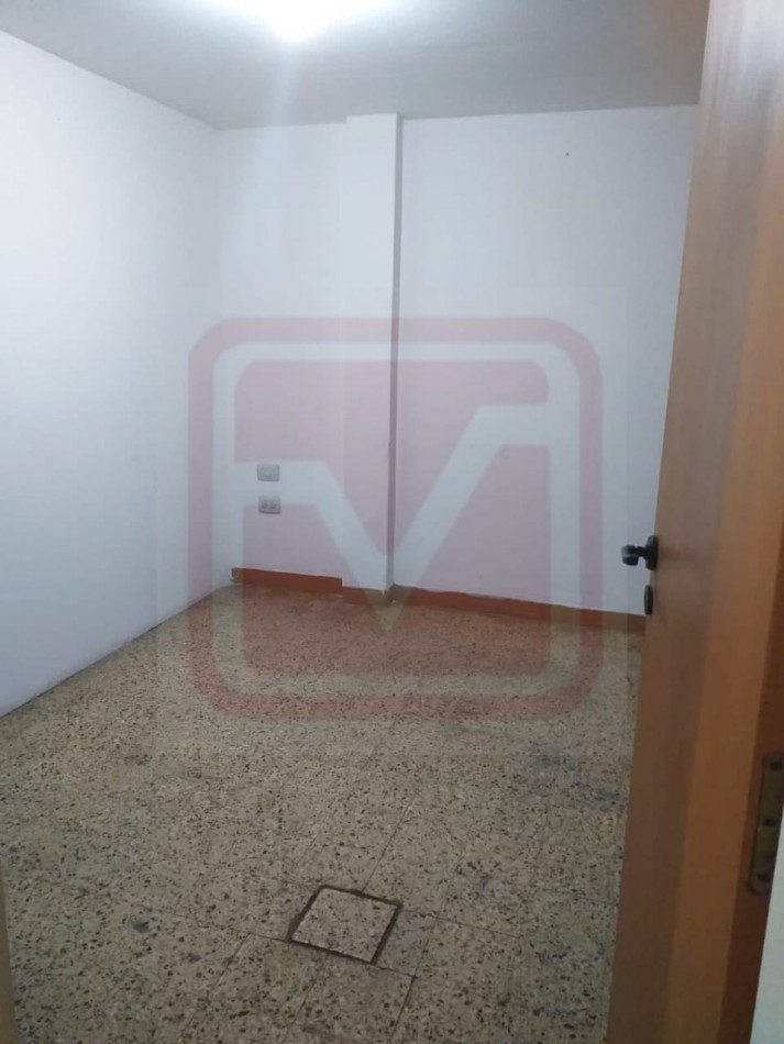 Local. Oficia, consultorios. Madrid 3211. Isidro Casanova. 