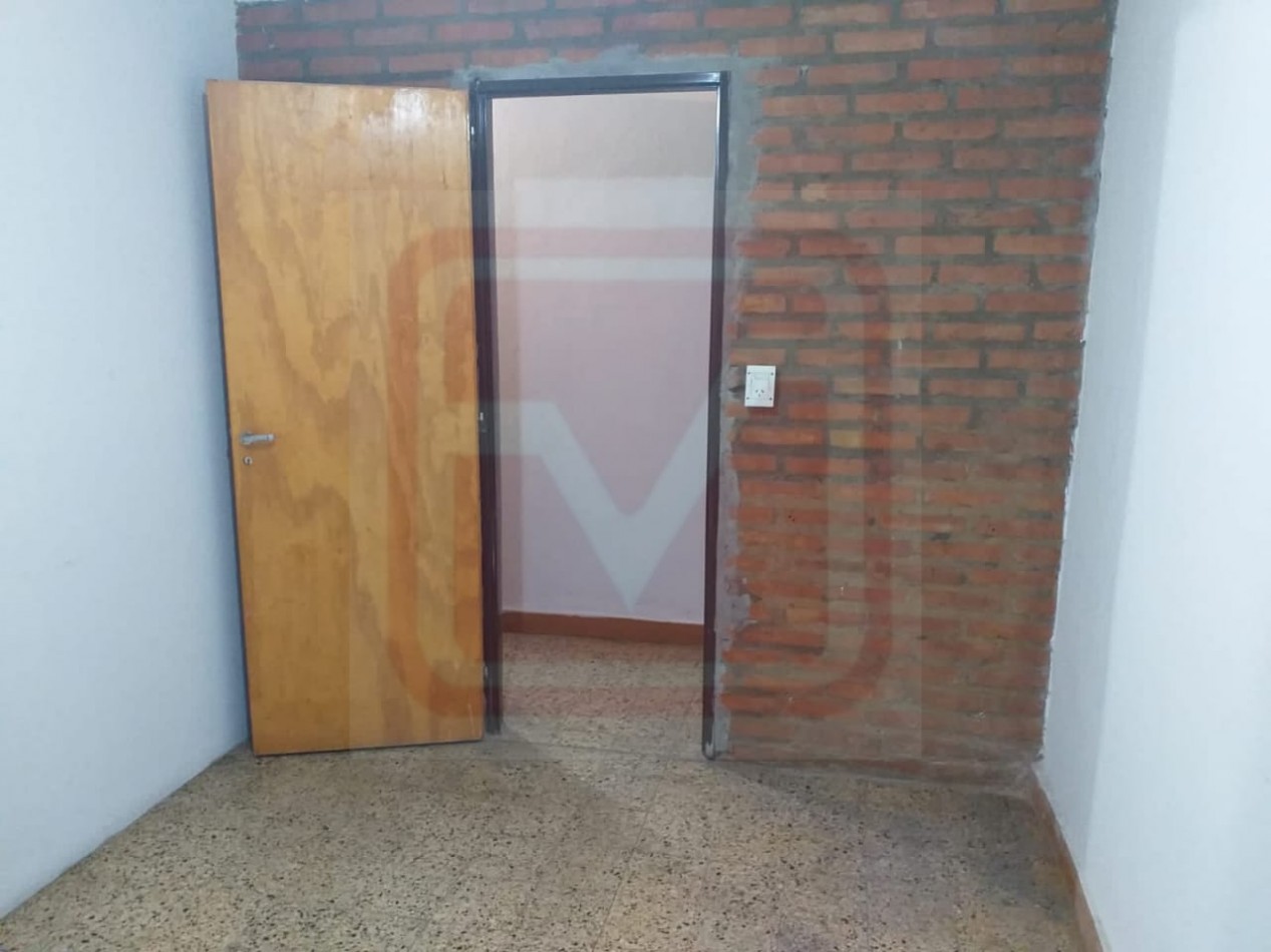 Local. Oficia, consultorios. Madrid 3211. Isidro Casanova. 