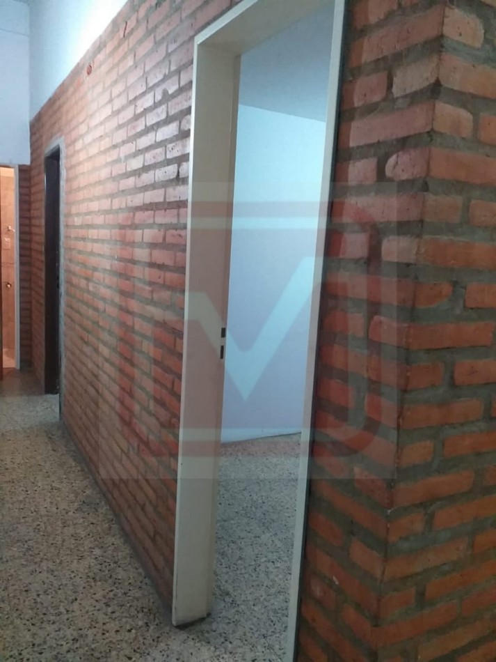 Local. Oficia, consultorios. Madrid 3211. Isidro Casanova. 