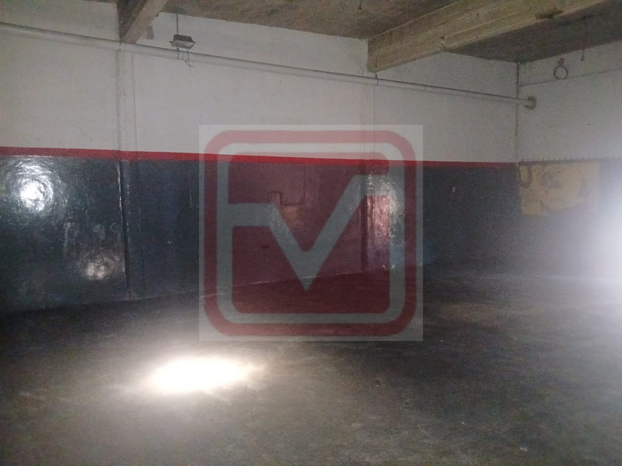  Galpon. Pujol 3404. Isidro Casanova.  