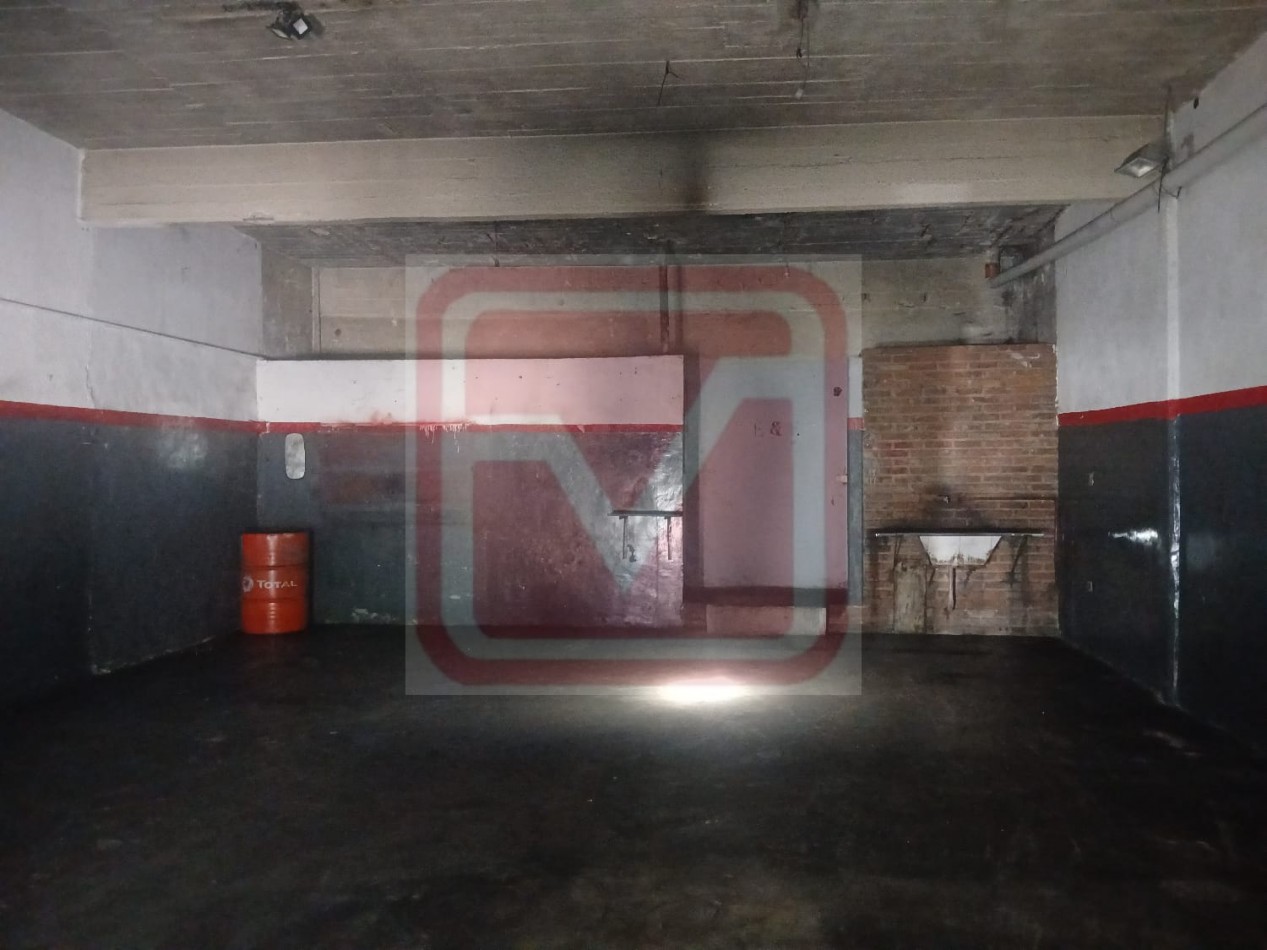  Galpon. Pujol 3404. Isidro Casanova.  