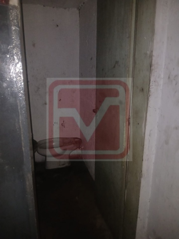  Galpon. Pujol 3404. Isidro Casanova.  