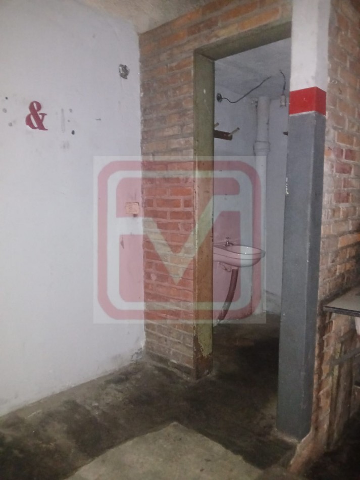  Galpon. Pujol 3404. Isidro Casanova.  