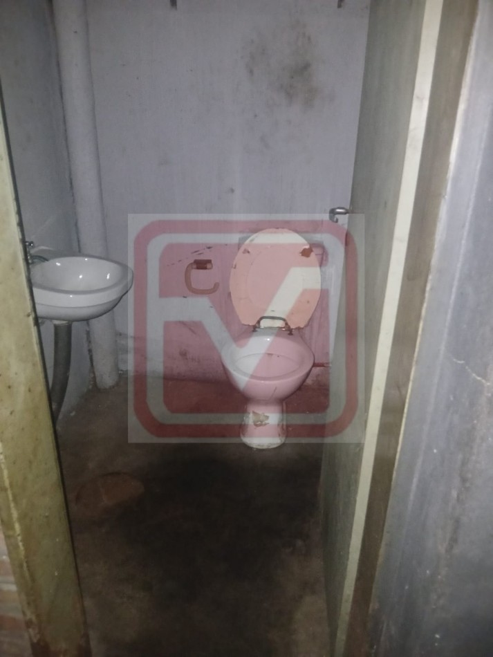  Galpon. Pujol 3404. Isidro Casanova.  