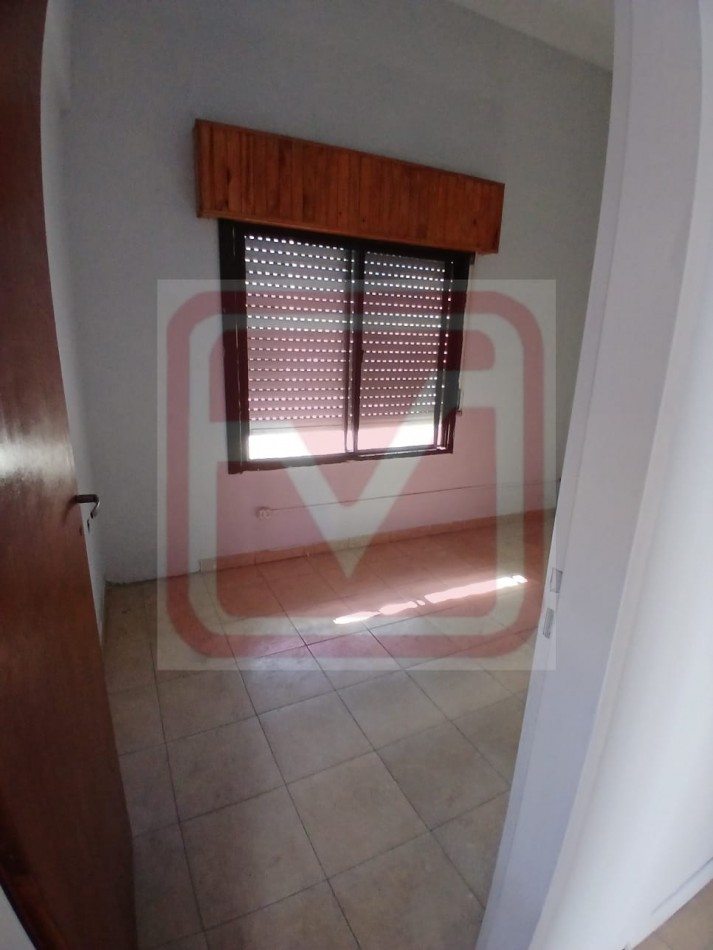 P. H. de tres ambientes. Silvio Olivieri 288. Isidro Casanova.