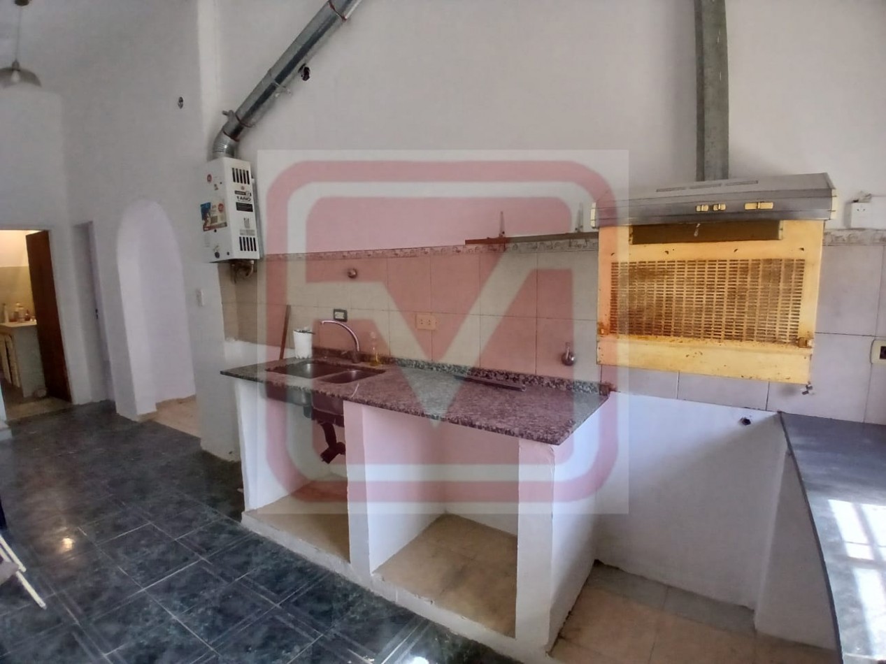 P. H. de tres ambientes. Silvio Olivieri 288. Isidro Casanova.