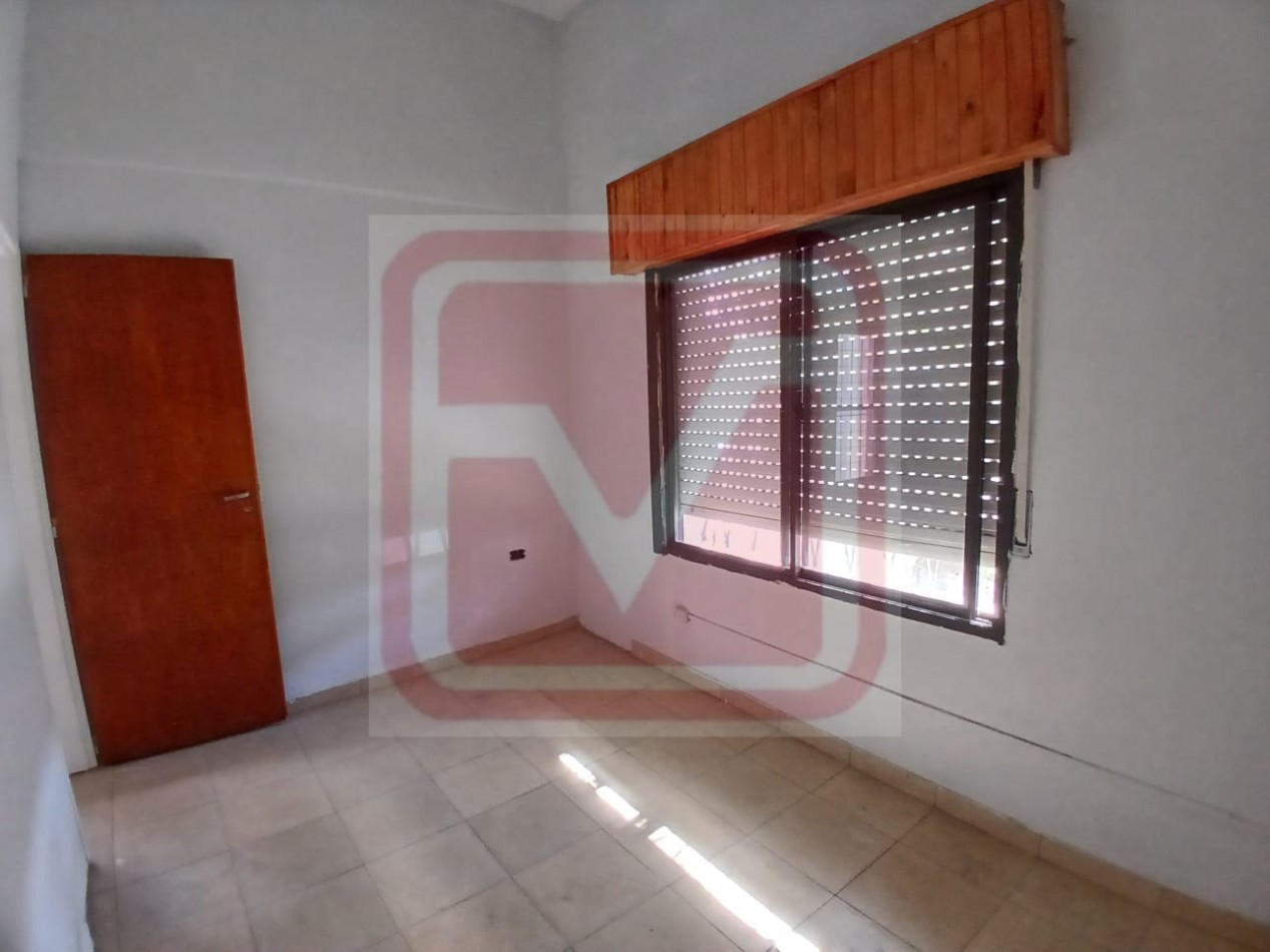 P. H. de tres ambientes. Silvio Olivieri 288. Isidro Casanova.