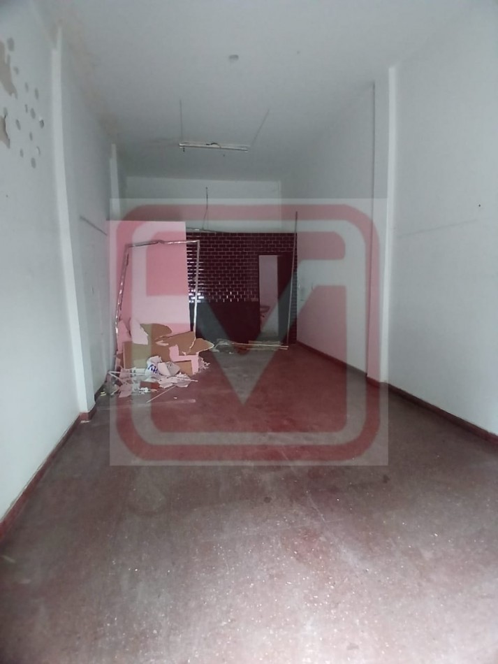  Local. Espinosa 4895. Isidro Casanova.  