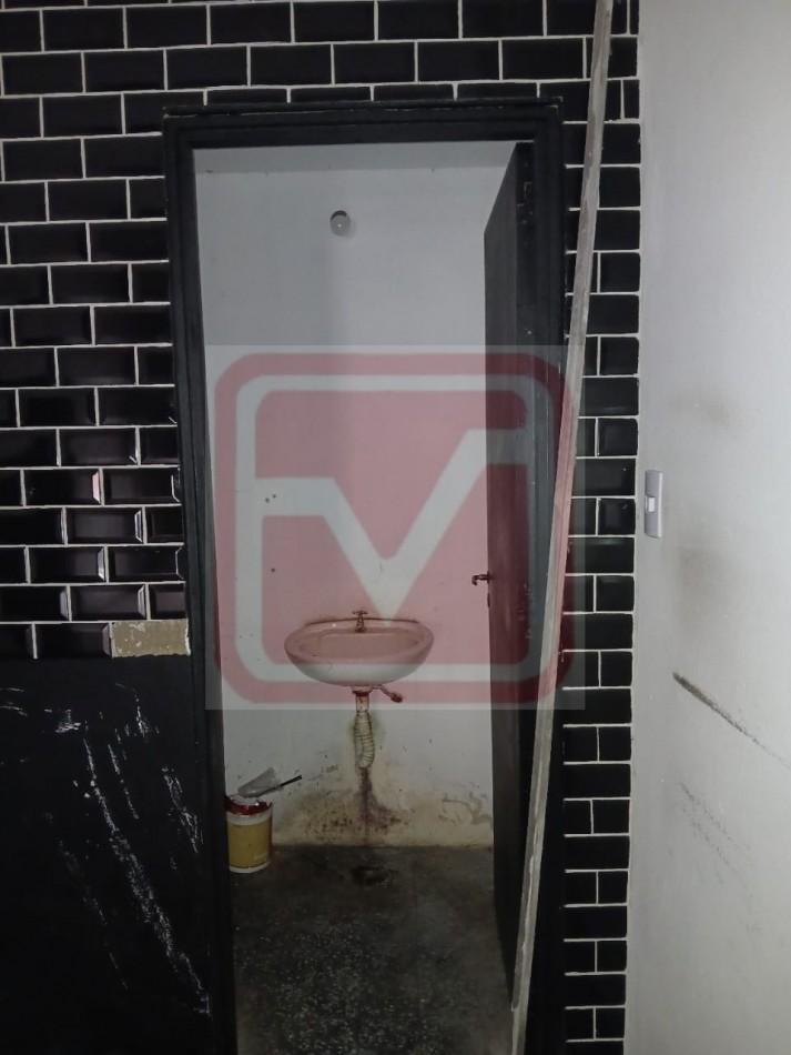  Local. Espinosa 4895. Isidro Casanova.  