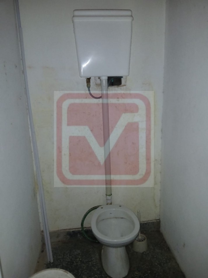  Local. Espinosa 4895. Isidro Casanova.  