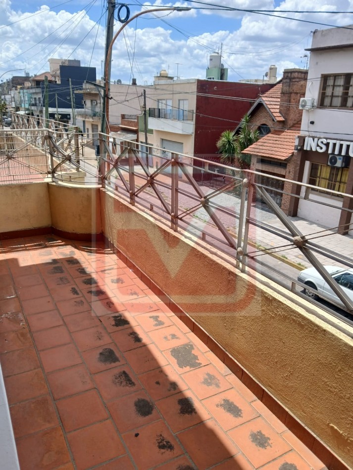 Departamentod de tres ambientes. Malvinas 3287. Isidro Casanova. 