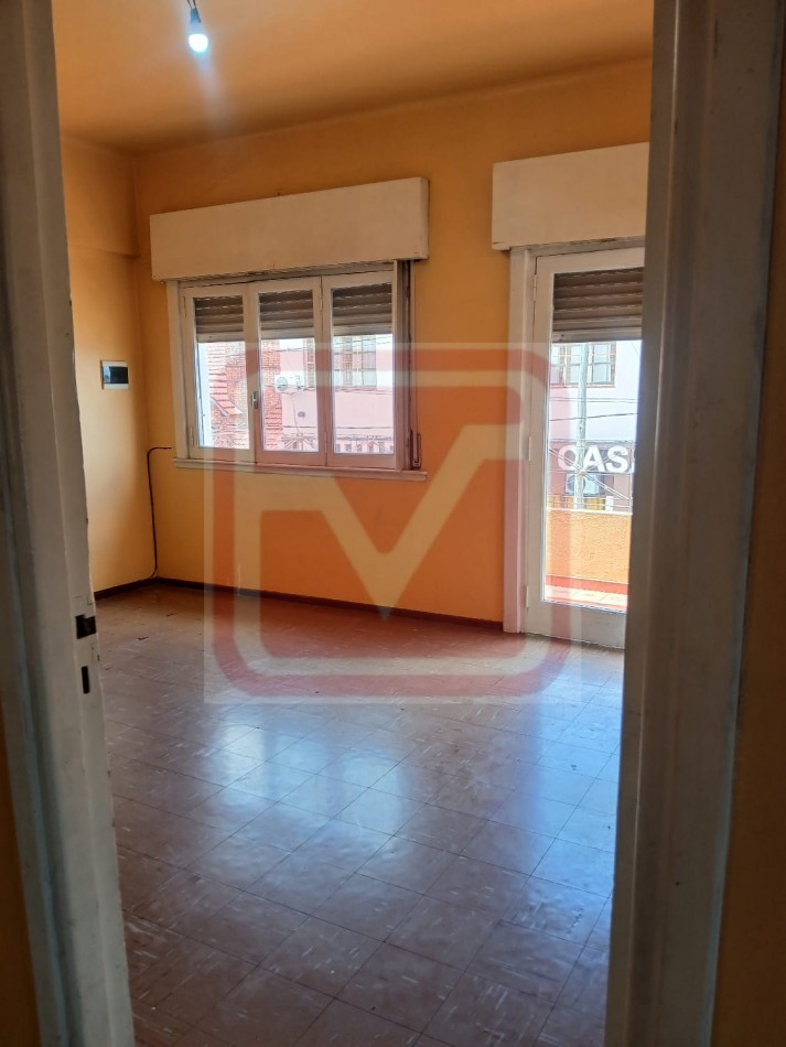 Departamentod de tres ambientes. Malvinas 3287. Isidro Casanova. 