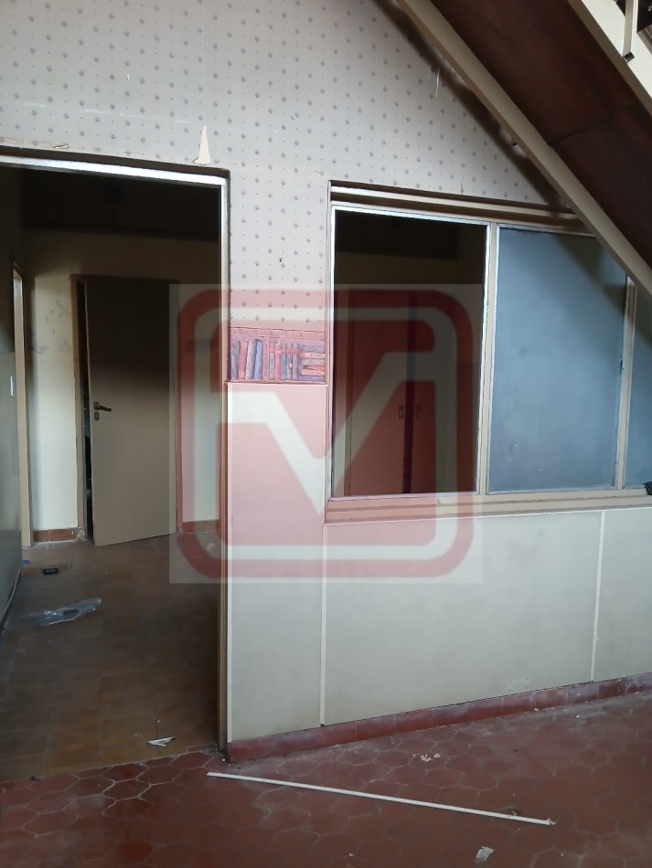 Local. Islas Malvinas 3164. Isidro Casanova.