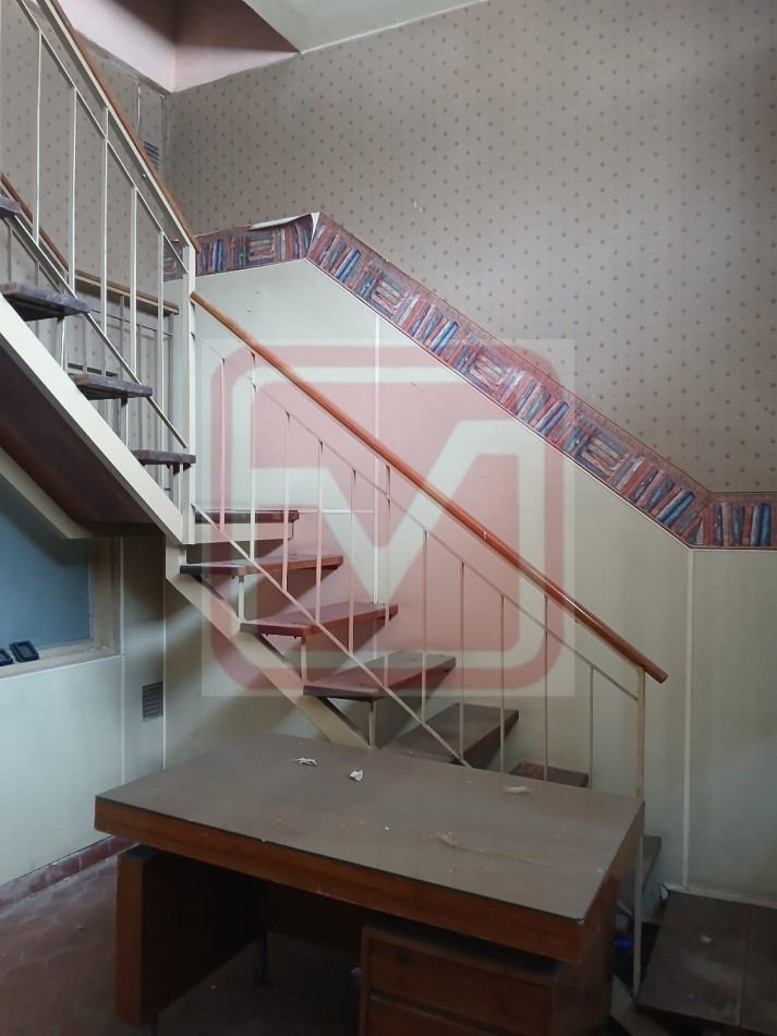 Local. Islas Malvinas 3164. Isidro Casanova.