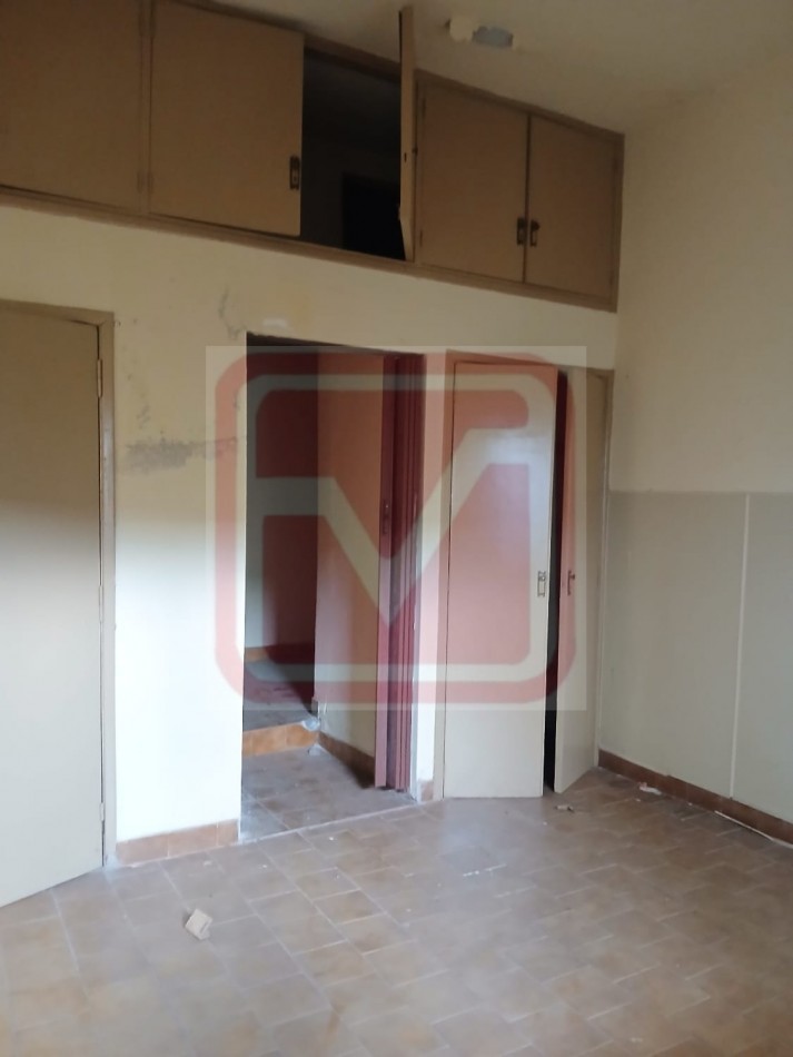 Local. Islas Malvinas 3164. Isidro Casanova.