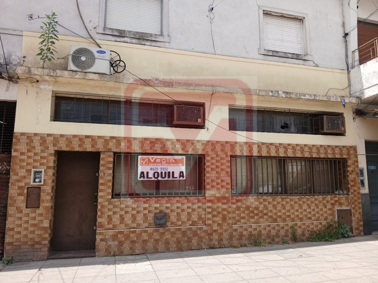 Local. Islas Malvinas 3164. Isidro Casanova.